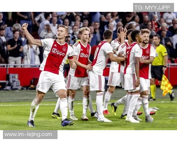 阿贾克斯在荷兰杯中以7-2狂胜马斯路易斯莫吉奥梅开二度展现锋芒 阿贾克斯在荷兰杯中以7-2狂胜马斯路易斯莫吉奥梅开二度展现锋芒